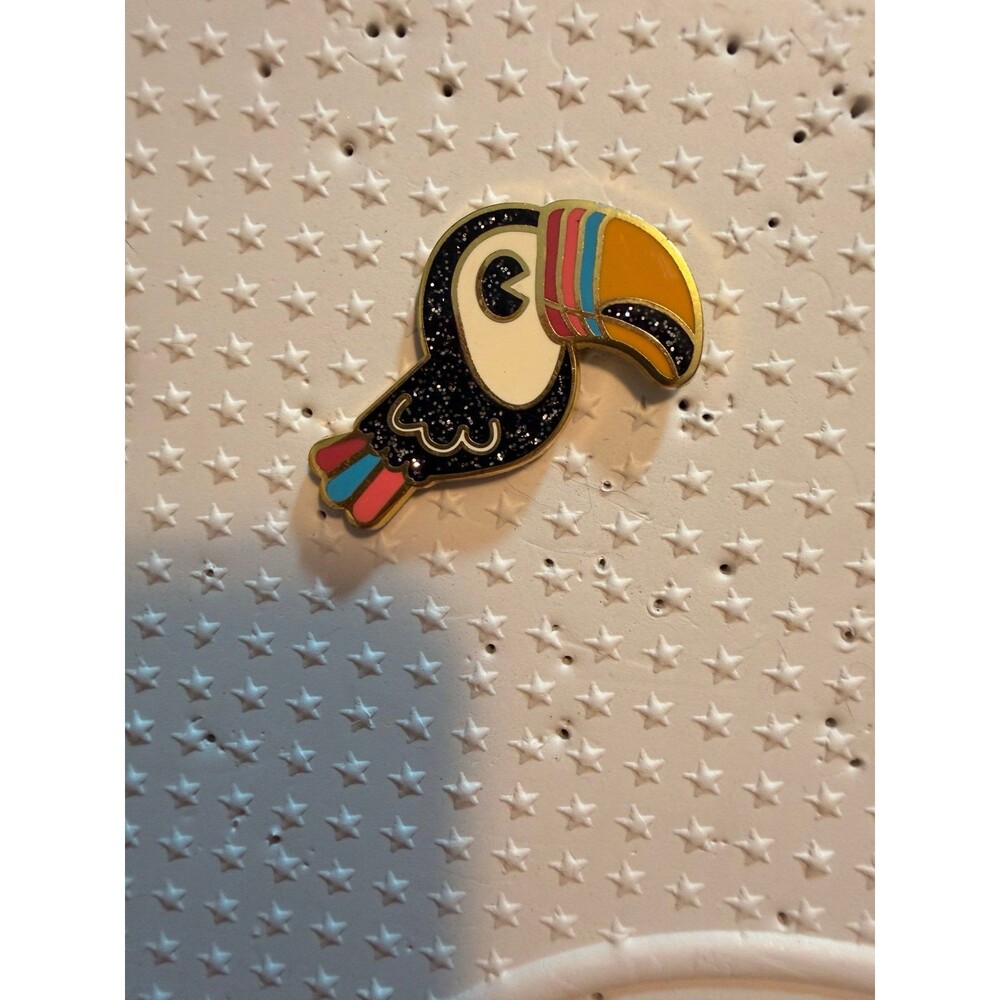 Busch gardens sea world sesame street sesame place Disney pin lapel pelican bird